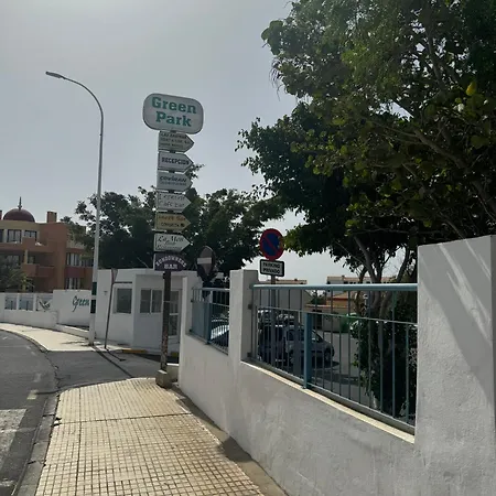 Island Paradise A With A Kitchenette, Private Bathroom And Balcony, In A Complex With 3 Swimming Pools, 800m Away From The Ocean Front Apartman San Miguel de Abona